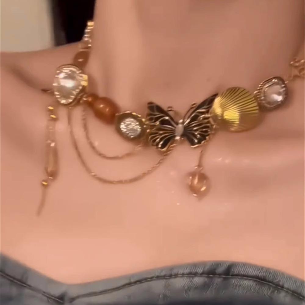 Exquisite Rhinestone Heart & Butterfly Tassel Necklace for Women – Cool, Sweet Clavicle Choker
Exquisite Rhinestone Heart & Butterfly Tassel Necklace for Women – Cool, Sweet Clavicle Choker