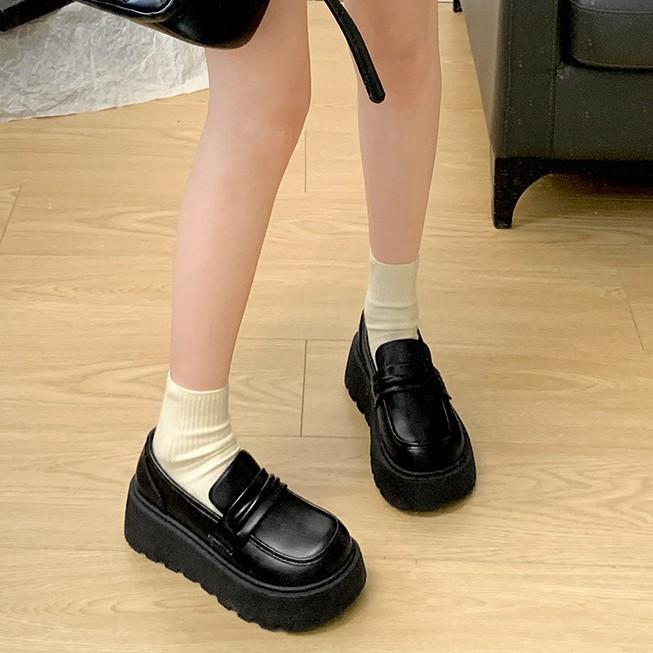 Fashion temperament increases, thick-soled small leather shoes for women s 2025 new spring and autumn versatile skirts, one pedal, love shoes 35 чёрный
Fashion temperament increases, thick-soled small leather shoes for women s 2025 new spring and autumn versatile skirts, one pedal, love shoes 35 чёрный