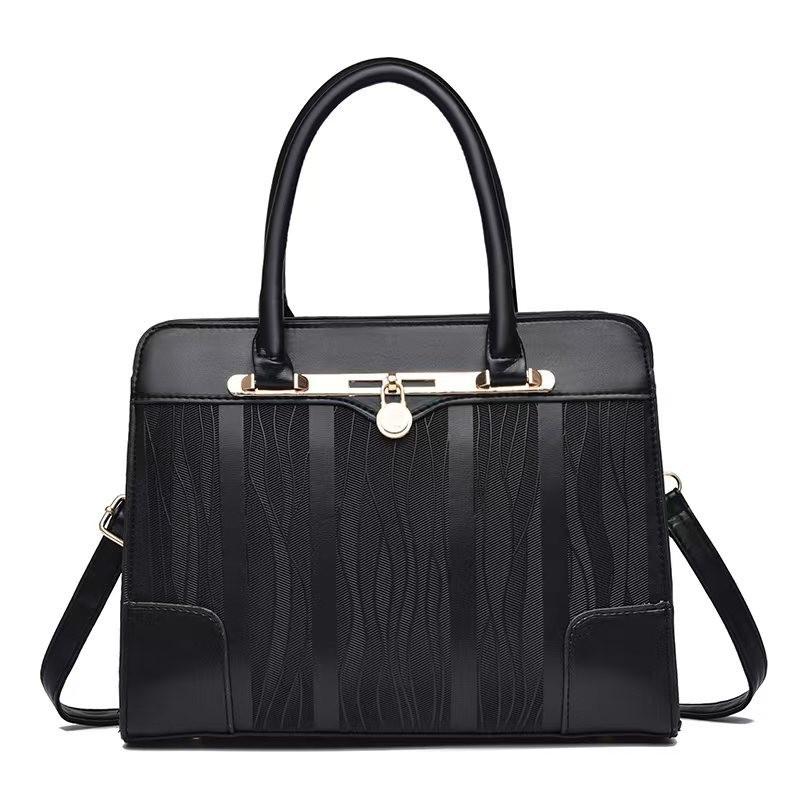 Trendy Red Handbag For Women Featuring Spacious Design And Modern Lock Closure чёрный
Trendy Red Handbag For Women Featuring Spacious Design And Modern Lock Closure чёрный