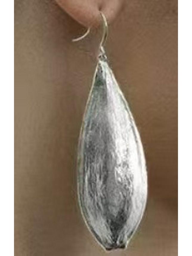 Versatile Retro Leaf Sweater Chain & Adjustable Temperament Earrings
Versatile Retro Leaf Sweater Chain & Adjustable Temperament Earrings