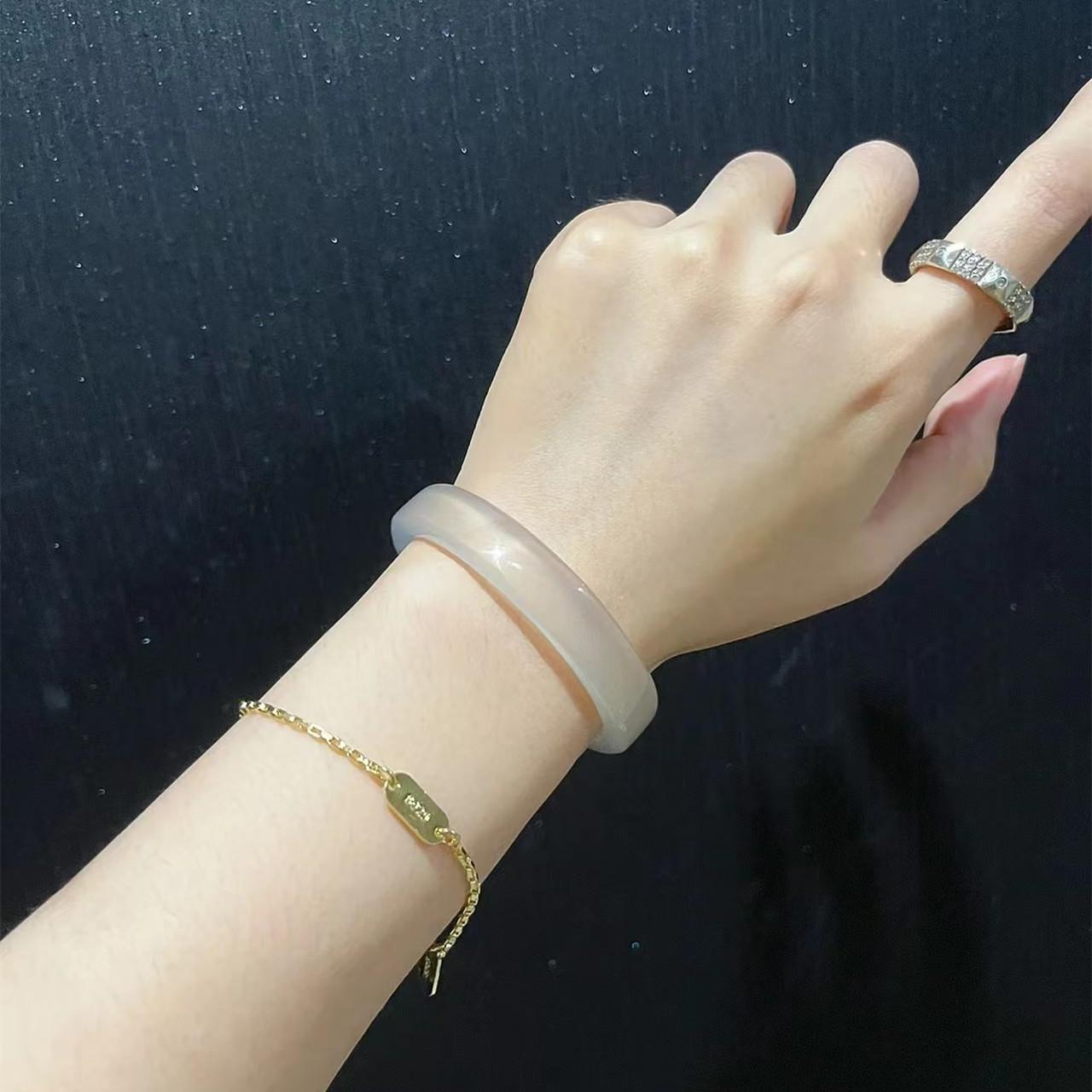 Princess Square Gray Chalcedony Horse Agate Bangle: Women s Luxury Light Madagascar Bangle Model 60-61
Princess Square Gray Chalcedony Horse Agate Bangle: Women s Luxury Light Madagascar Bangle Model 60-61