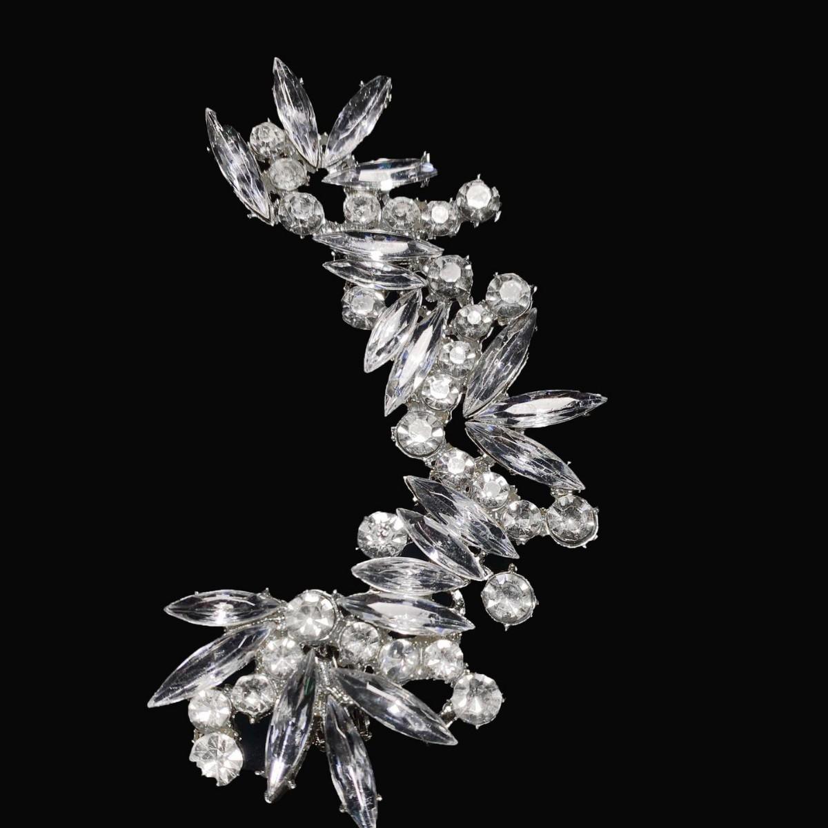 Exaggerated Personality Shiny Rhinestone No Piercing Clip Earrings for Women Trendy Luxury Wedding Bride Zircon Accessory Gifts
Exaggerated Personality Shiny Rhinestone No Piercing Clip Earrings for Women Trendy Luxury Wedding Bride Zircon Accessory Gifts