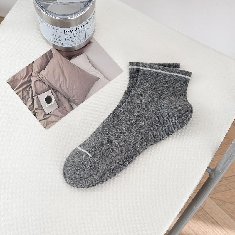 Short-sleeved Men s Summer Lightweight Cotton Socks with Mesh Ventilation, Breathable, Business-style Striped, Sweat-absorbing Short Socks 1 pair темно-сірий
Short-sleeved Men s Summer Lightweight Cotton Socks with Mesh Ventilation, Breathable, Business-style Striped, Sweat-absorbing Short Socks 1 pair темно-сірий