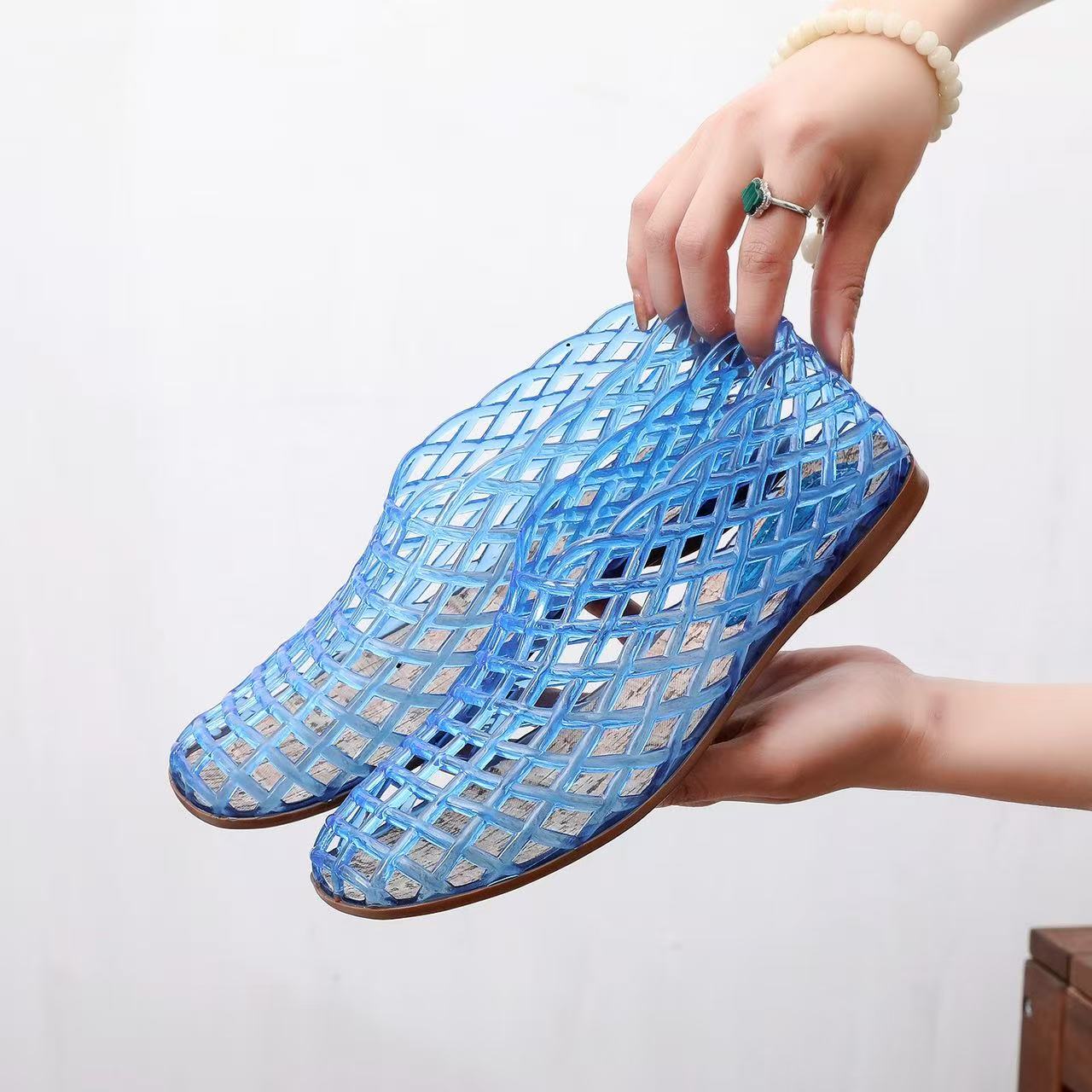 Luxury Designer Shoes for Women Summer Outerwear Casual Slippers for Women Hollow Breathable Flat Shoes Women Sandalias De Mujer 39
Luxury Designer Shoes for Women Summer Outerwear Casual Slippers for Women Hollow Breathable Flat Shoes Women Sandalias De Mujer 39