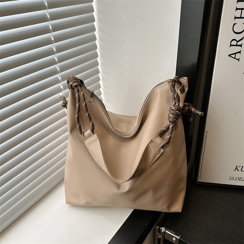 Women s bag 2025 new bag large-capacity college student women s bag messenger bag commuter big bag women s tote bag satchel хаки
Women s bag 2025 new bag large-capacity college student women s bag messenger bag commuter big bag women s tote bag satchel хаки