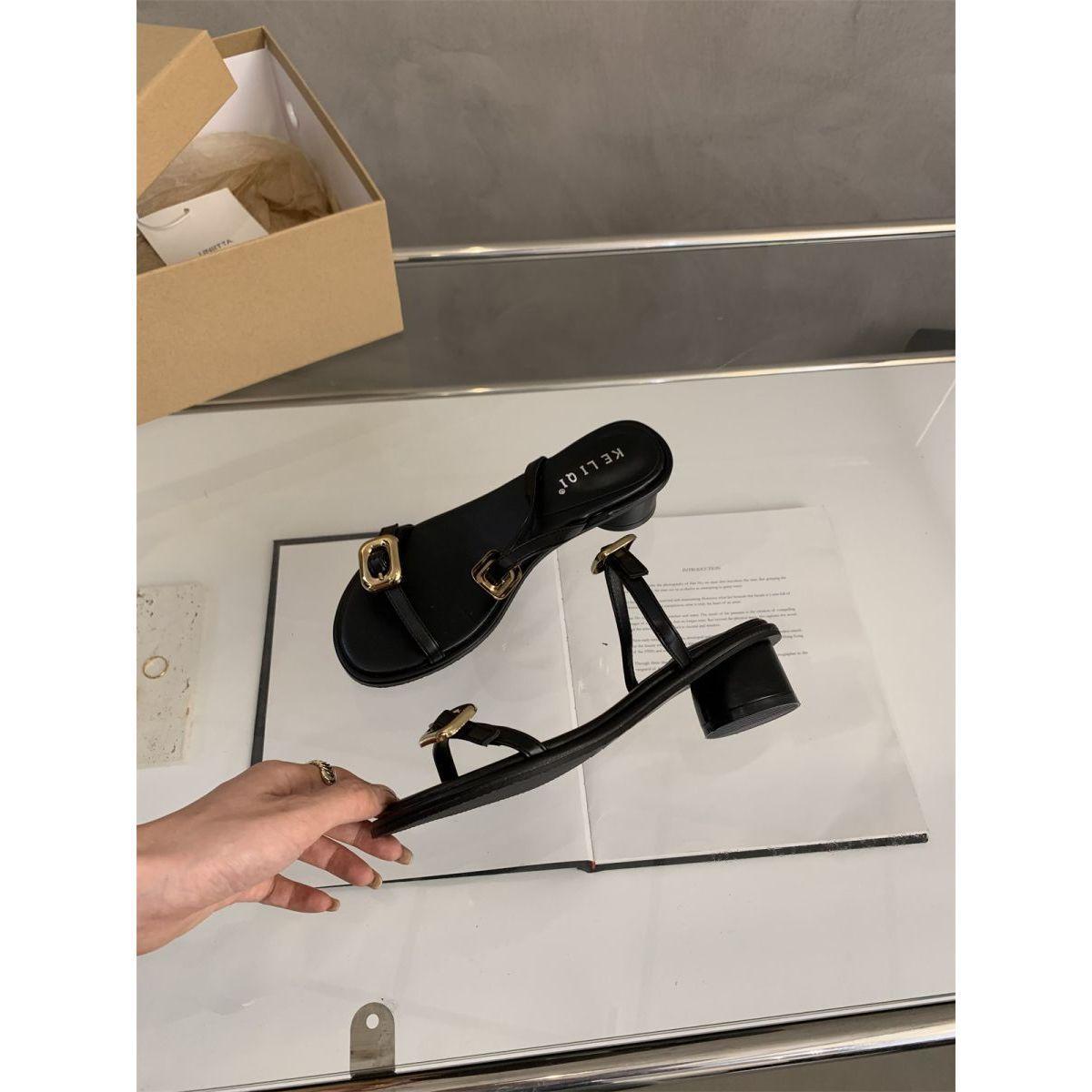 Women s slippers women s summer wear new Korean version of French temperament fairy style evening with skirt thick heel silver sandals 39 чёрный
Women s slippers women s summer wear new Korean version of French temperament fairy style evening with skirt thick heel silver sandals 39 чёрный