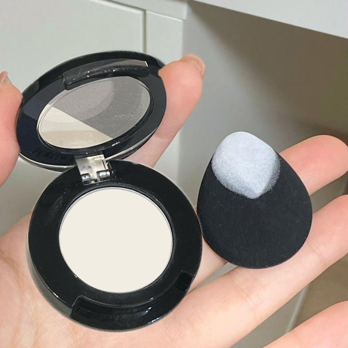 White Eyeshadow Multi-Use Highlighting Powder – Brightening Face & Under-Eye Concealer, Matte Finish for Cheekbones, Nose Contour & Inner Corner Glow
White Eyeshadow Multi-Use Highlighting Powder – Brightening Face & Under-Eye Concealer, Matte Finish for Cheekbones, Nose Contour & Inner Corner Glow