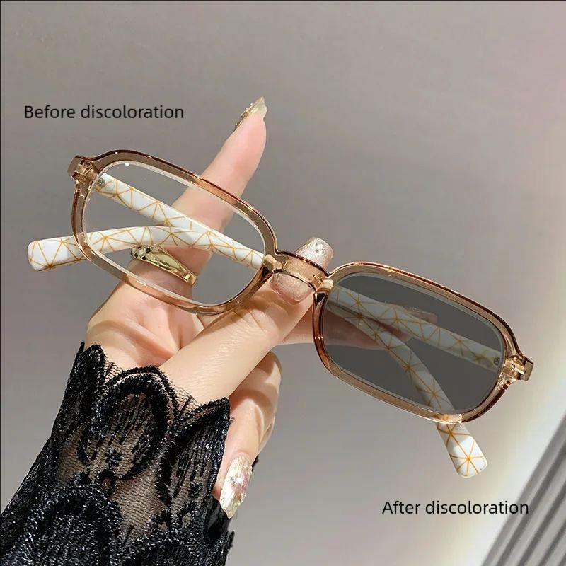 Oval Frame Photosensitive Color Change Printing Hot Style Super Light Anti-blue Light Myopia Glasses For Men And Women 9647-1 -125
Oval Frame Photosensitive Color Change Printing Hot Style Super Light Anti-blue Light Myopia Glasses For Men And Women 9647-1 -125