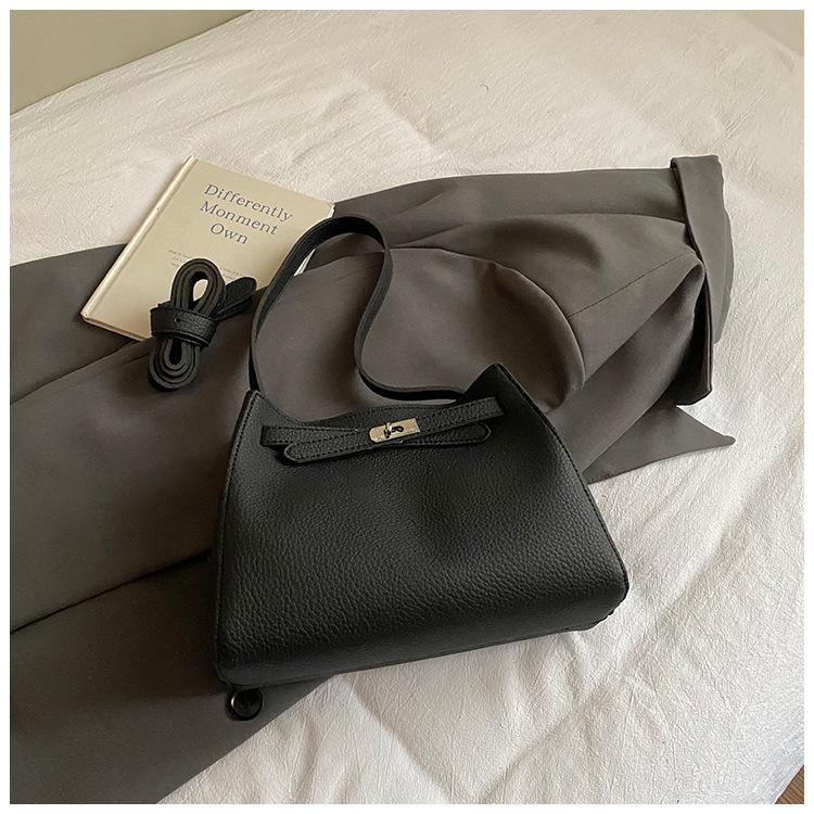 High value simple retro small bag women s winter new fashion messenger bag popular handbag bucket bag
High value simple retro small bag women s winter new fashion messenger bag popular handbag bucket bag