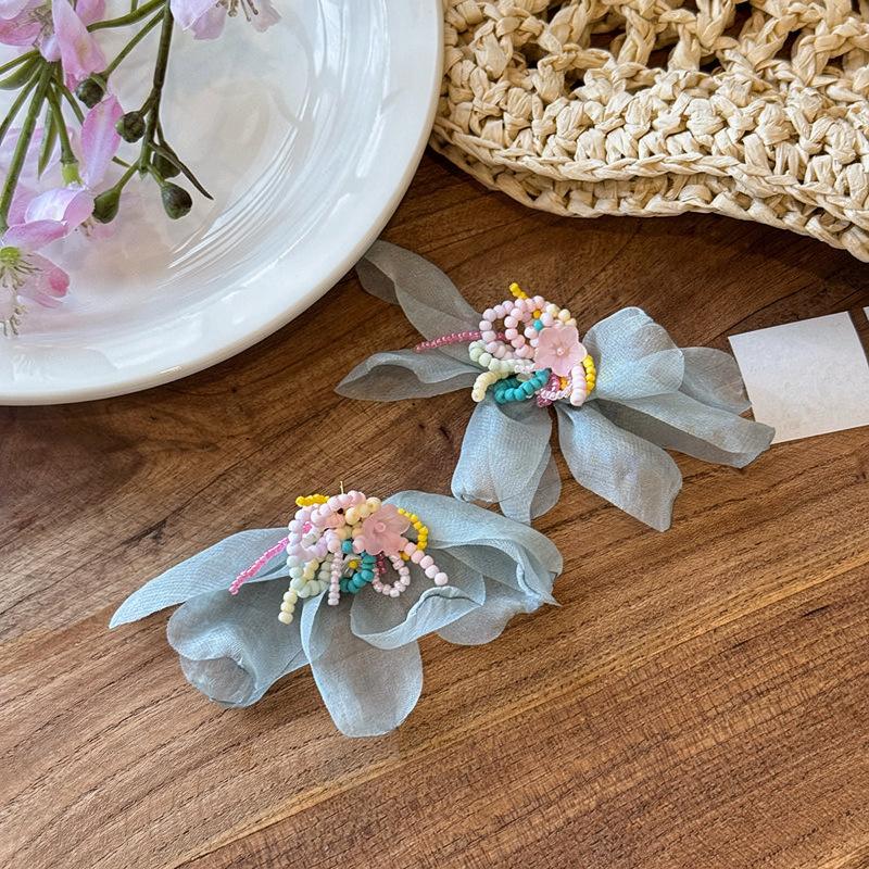 Silver needle chiffon flower pendant earrings holiday wind sweet small fresh temperament earrings niche high-end earrings women
Silver needle chiffon flower pendant earrings holiday wind sweet small fresh temperament earrings niche high-end earrings women