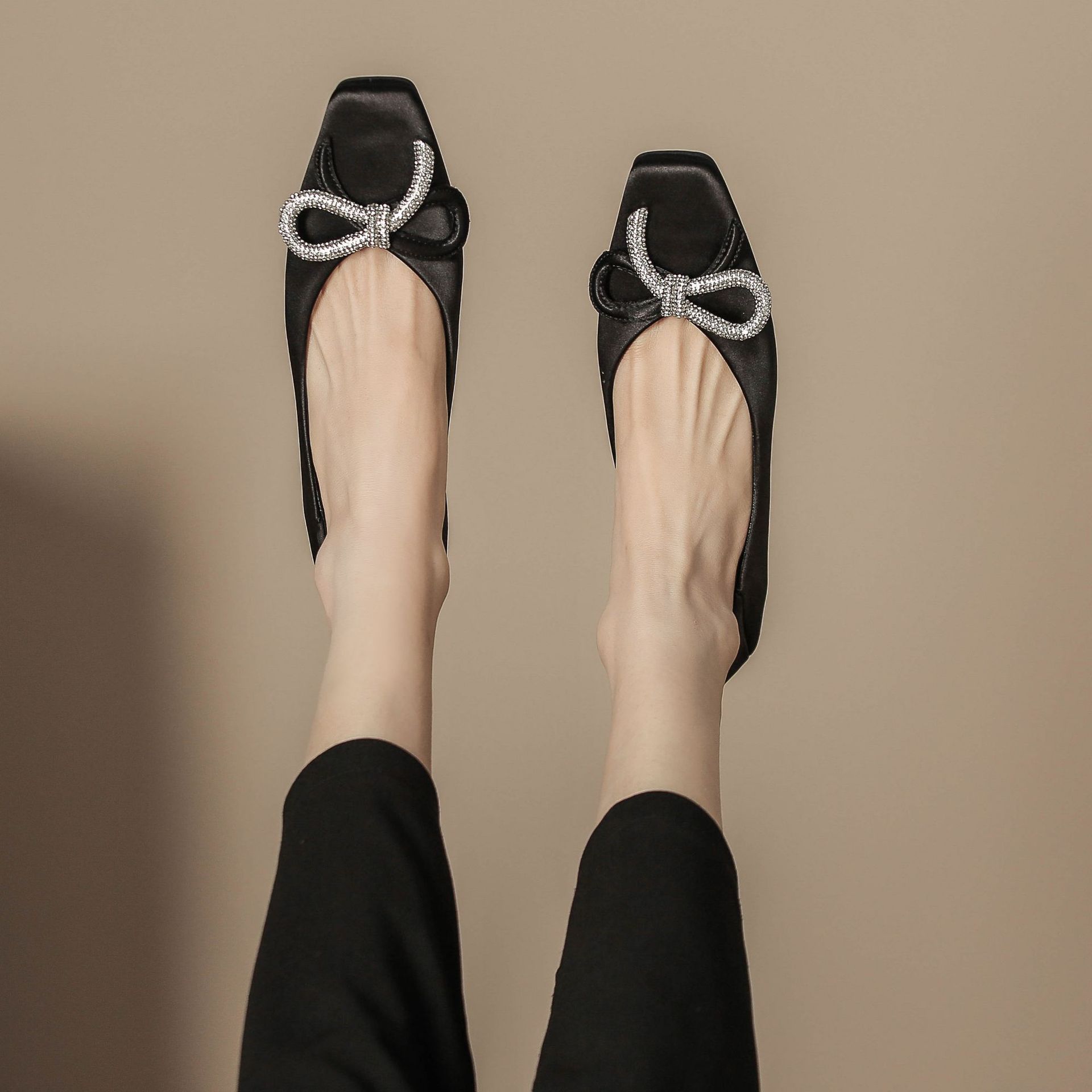 H759-3 атласные туфли на высоком каблуке с квадратной головкой женские модные фэн-шуй бриллиантовые украшения толстые каблуки женские туфли кожаные стельки весна новинка 39
H759-3 атласные туфли на высоком каблуке с квадратной головкой женские модные фэн-шуй бриллиантовые украшения толстые каблуки женские туфли кожаные стельки весна новинка 39