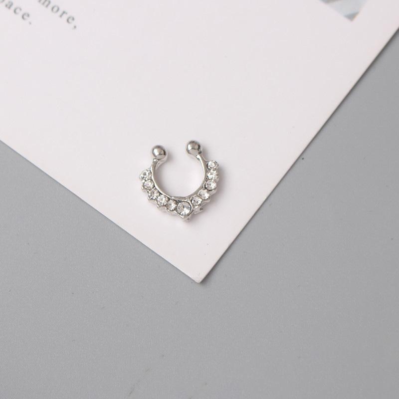 1 PC Fake Piering Nose Ring for Women Clip Septum Rock Hip Hoop punk Crystal Body Zircon Fake Perforation Nose Studs
1 PC Fake Piering Nose Ring for Women Clip Septum Rock Hip Hoop punk Crystal Body Zircon Fake Perforation Nose Studs