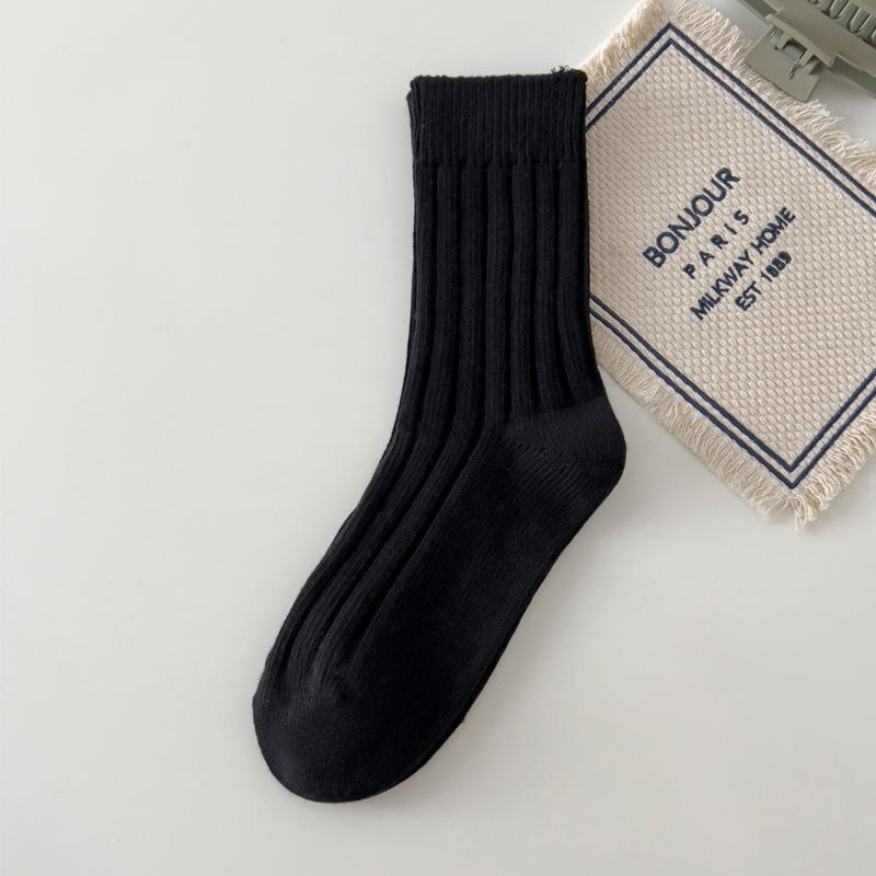 Female Spring and Autumn Vintage Trend Thick Line In The Tube Cotton Socks 1 pair чорний
Female Spring and Autumn Vintage Trend Thick Line In The Tube Cotton Socks 1 pair чорний
