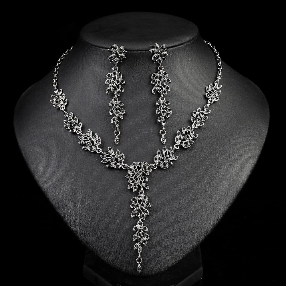 3 шт. Высококлассный минималистичный набор ожерелий и серег с цирконами. Элегантный темперамент. Свадебное платье невесты. Хрустальная отделка. 48cm чёрный
3 шт. Высококлассный минималистичный набор ожерелий и серег с цирконами. Элегантный темперамент. Свадебное платье невесты. Хрустальная отделка. 48cm чёрный