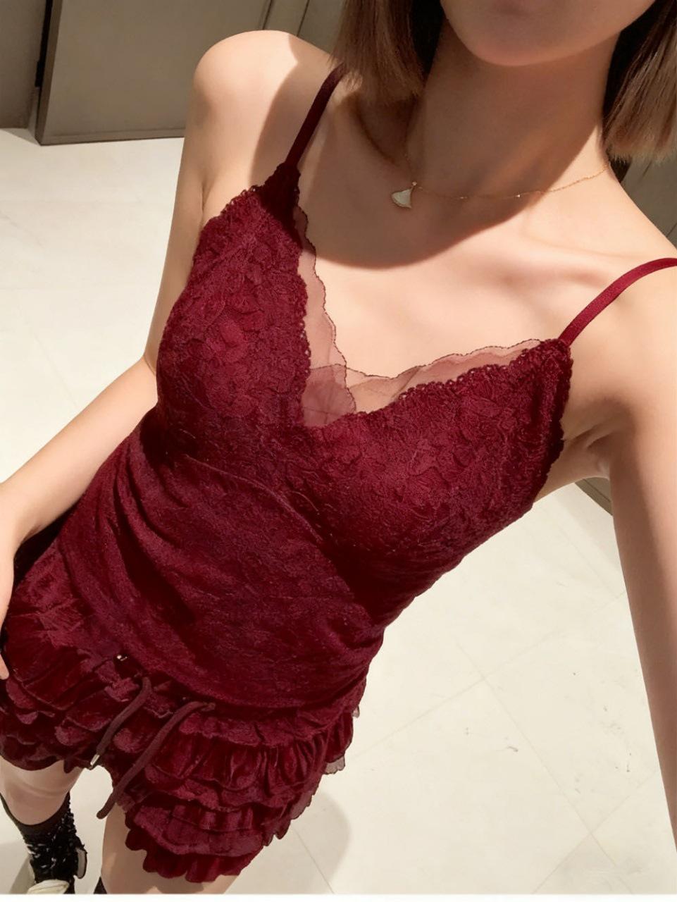 Korean Style Lace Patchwork Vest with Built-in Chest Pads - No Bra Needed, Women s Camisole Top. L (55—60 kg)
Korean Style Lace Patchwork Vest with Built-in Chest Pads - No Bra Needed, Women s Camisole Top. L (55—60 kg)