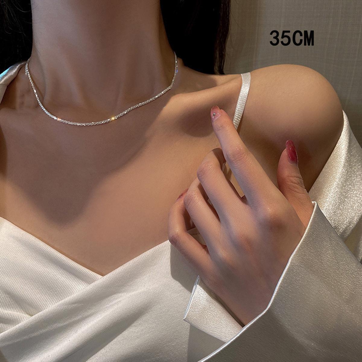 По всему небу сверкает ожерелье, женская цепочка на ключицу, цепочка на шею, простой элемент вспышки, цепочка может быть сложена в один дизайн.
По всему небу сверкает ожерелье, женская цепочка на ключицу, цепочка на шею, простой элемент вспышки, цепочка может быть сложена в один дизайн.