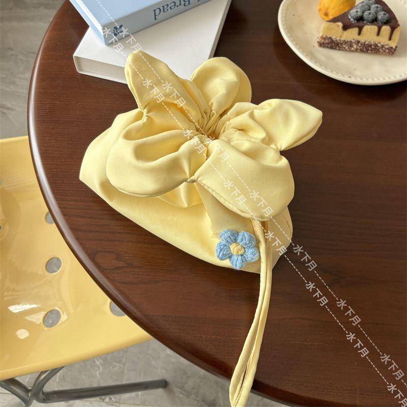 Женские сумки, маленькие сумки, высококлассные сумки через плечо, портативные, высокой ценности, изысканные, новые оригинальные сумки с маленькими цветами, дорожные сумки
Женские сумки, маленькие сумки, высококлассные сумки через плечо, портативные, высокой ценности, изысканные, новые оригинальные сумки с маленькими цветами, дорожные сумки