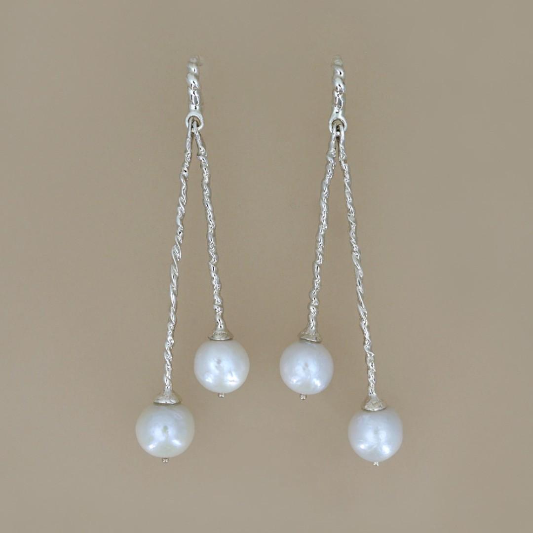 French Light Luxury Long Glass Bead Pendant Earrings Twisted Twist Earrings Niche Design Simple And Versatile Earrings Women
French Light Luxury Long Glass Bead Pendant Earrings Twisted Twist Earrings Niche Design Simple And Versatile Earrings Women