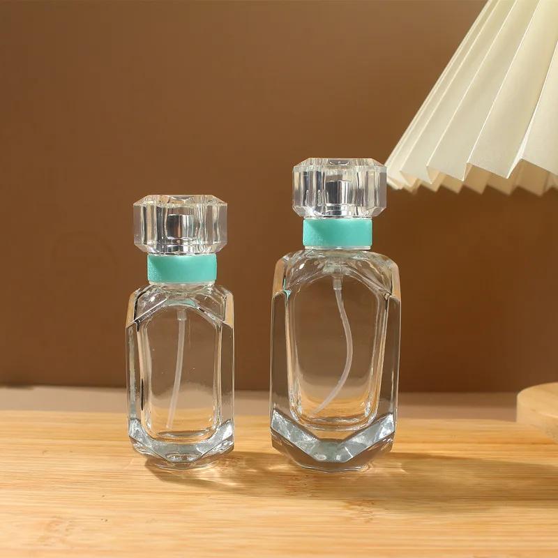 30/50ml Mini Clear Glass Spray Perfume Bottle Portable Travel Refillable Cosmetics Empty Perfume Bottle Aluminum Spray Head
30/50ml Mini Clear Glass Spray Perfume Bottle Portable Travel Refillable Cosmetics Empty Perfume Bottle Aluminum Spray Head