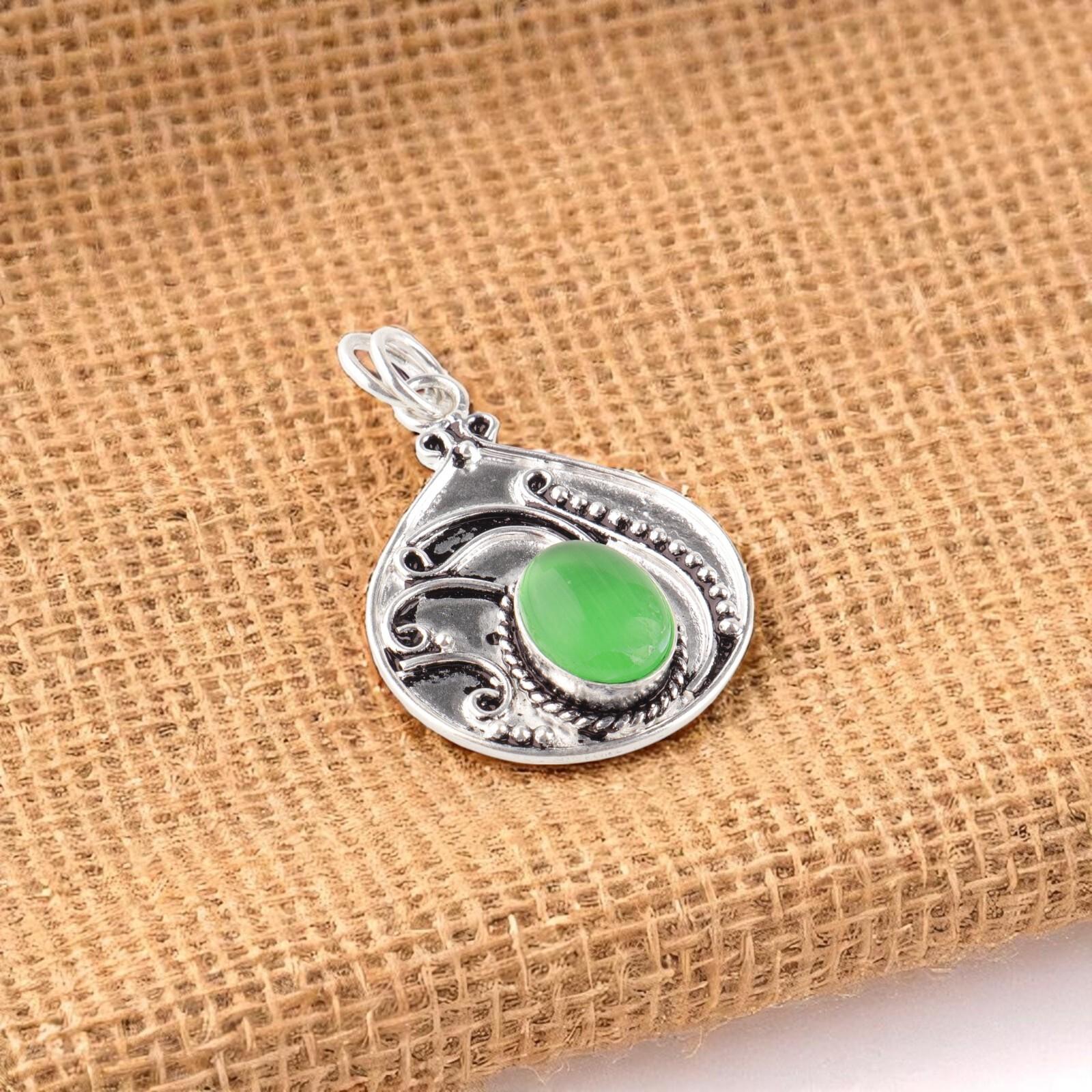 Green Cat s Eye Gemstone 925 Sterling Silver Jewelry Handcrafted Pendant 1.45 PP-27-38
Green Cat s Eye Gemstone 925 Sterling Silver Jewelry Handcrafted Pendant 1.45 PP-27-38