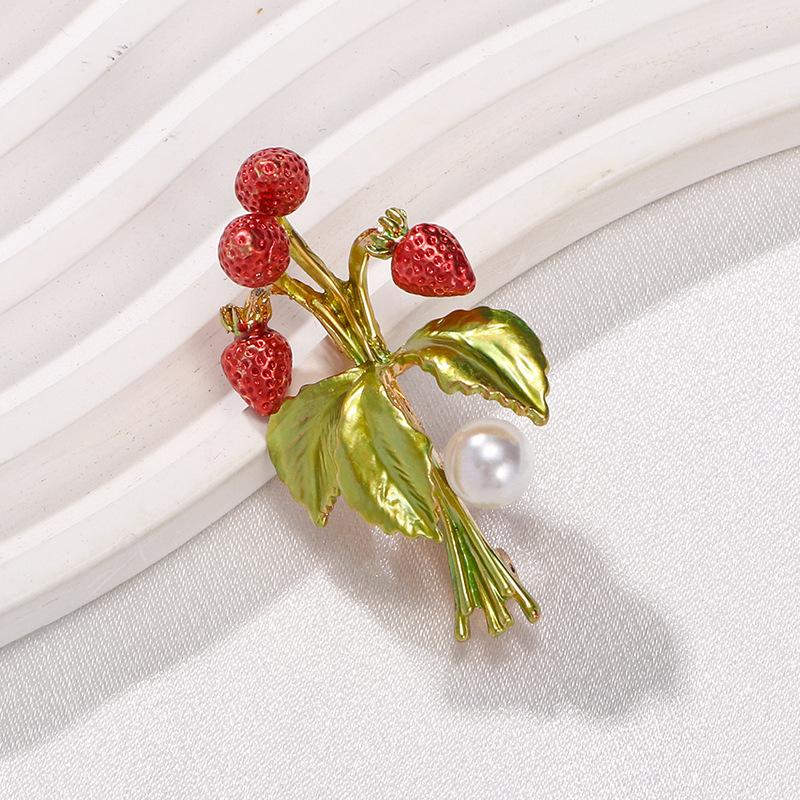 Cute Strawberry High-end Fashion Fruit Accessory Brooch 2*4CM
Cute Strawberry High-end Fashion Fruit Accessory Brooch 2*4CM
