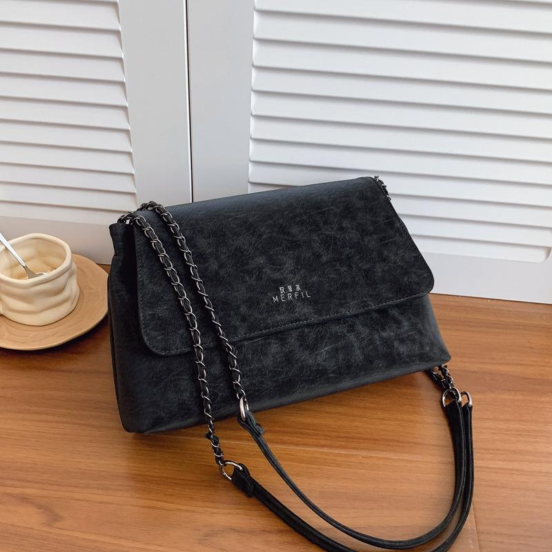 Large-capacity underarm bag women s 2025 autumn new textured French niche tote bag fashionable shoulder messenger bag
Large-capacity underarm bag women s 2025 autumn new textured French niche tote bag fashionable shoulder messenger bag