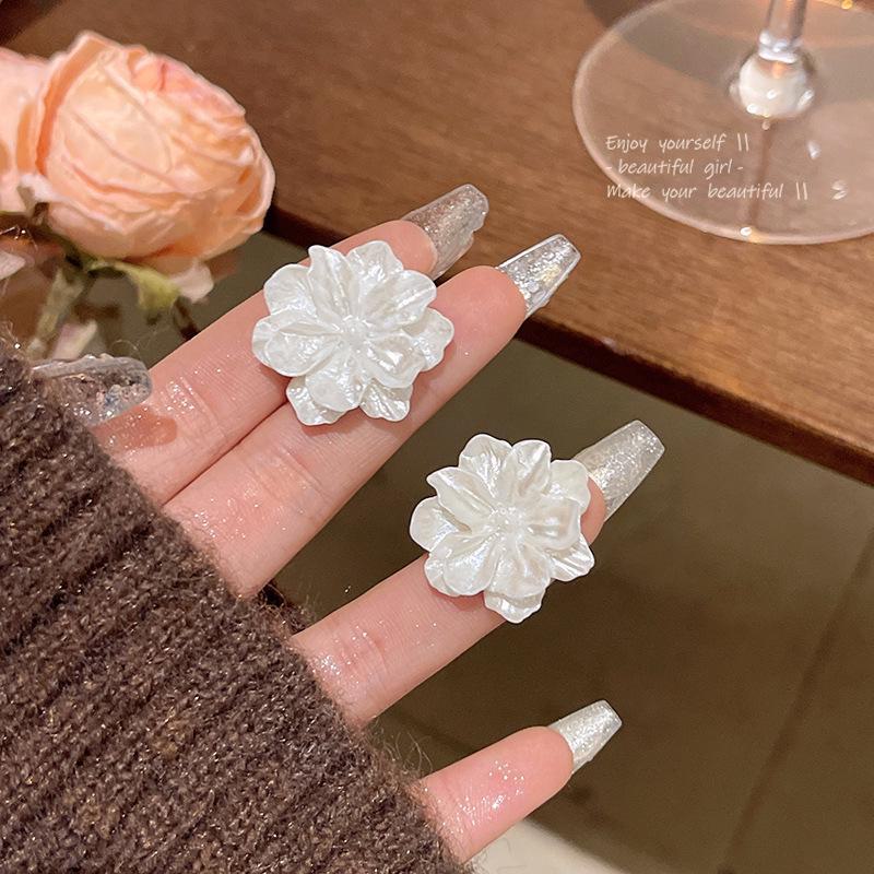 Серьги «Камелия» ранней весны: Серебряная игла S925, легкая роскошь, свежий цветочный дизайн A1421 белый
Серьги «Камелия» ранней весны: Серебряная игла S925, легкая роскошь, свежий цветочный дизайн A1421 белый