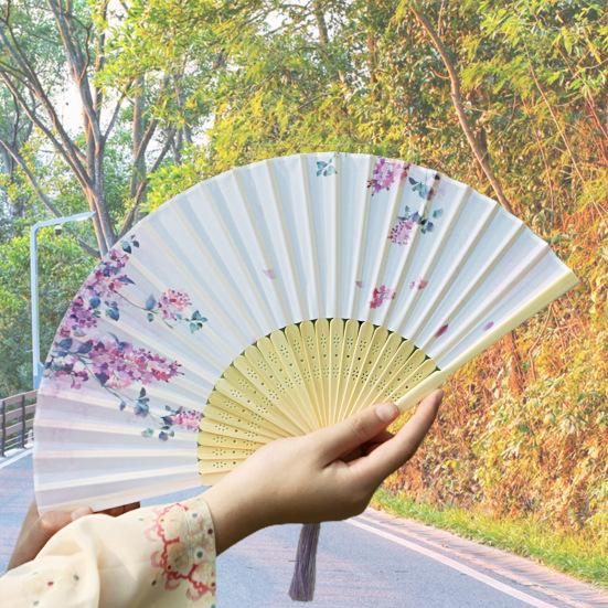 Yousheng Chinese Style Folding Hand Fan Women Vintage Bamboo Imitation Silk Handheld Fan Flower Pattern Fan with Tassel for Women Cheongsam Tea Wear
Yousheng Chinese Style Folding Hand Fan Women Vintage Bamboo Imitation Silk Handheld Fan Flower Pattern Fan with Tassel for Women Cheongsam Tea Wear
