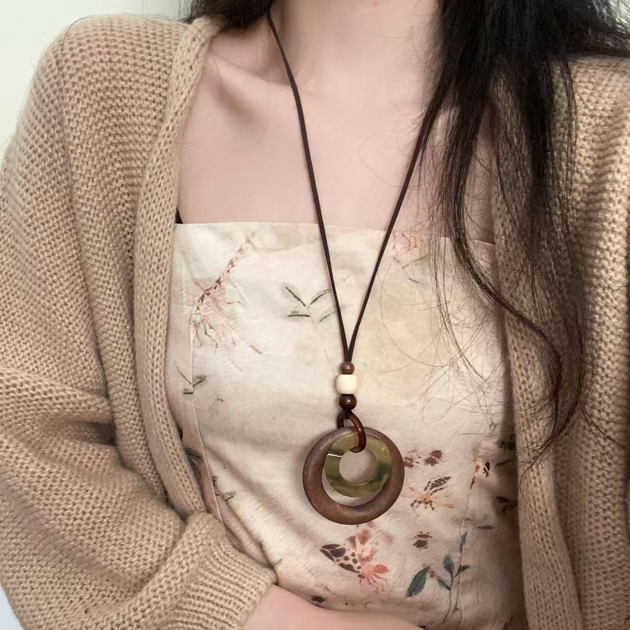 Ethnic Retro Wood Geometric Oval Colorful Button Tassel Pendant Long Suede Chain Necklace for Women Men Sweater Chain Jewelry
Ethnic Retro Wood Geometric Oval Colorful Button Tassel Pendant Long Suede Chain Necklace for Women Men Sweater Chain Jewelry