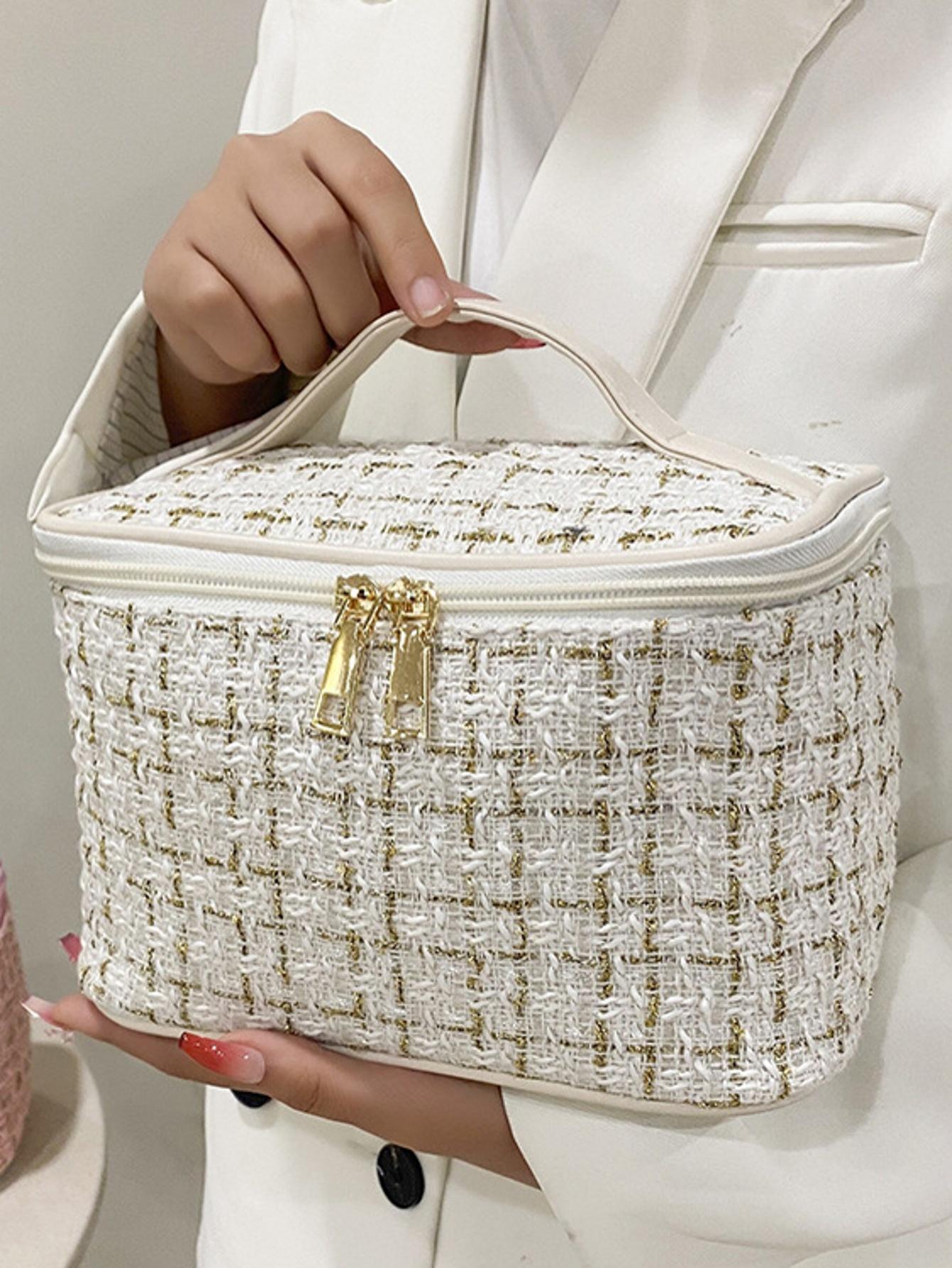 Новый корейский стиль клетчатая портативная косметичка с легким ароматом, большая вместимость, портативная сумка для хранения туалетных принадлежностей, органайзер для макияжа, дорожная, оптом L слоновая кость
Новый корейский стиль клетчатая портативная косметичка с легким ароматом, большая вместимость, портативная сумка для хранения туалетных принадлежностей, органайзер для макияжа, дорожная, оптом L слоновая кость