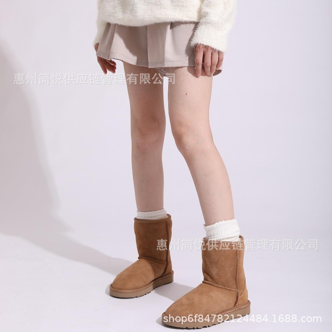 Henan Sangpo 5825 medium tube fur integrated snow boots women s winter leather velvet thickened flat bottom warm cotton boots 35 малиновый
Henan Sangpo 5825 medium tube fur integrated snow boots women s winter leather velvet thickened flat bottom warm cotton boots 35 малиновый