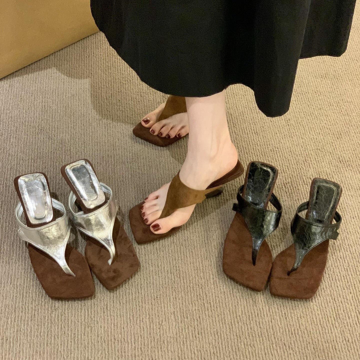 Wedge heel high heel flip-flop shoes women s shoes with skirt sandals silver sandals 35 чорний
Wedge heel high heel flip-flop shoes women s shoes with skirt sandals silver sandals 35 чорний