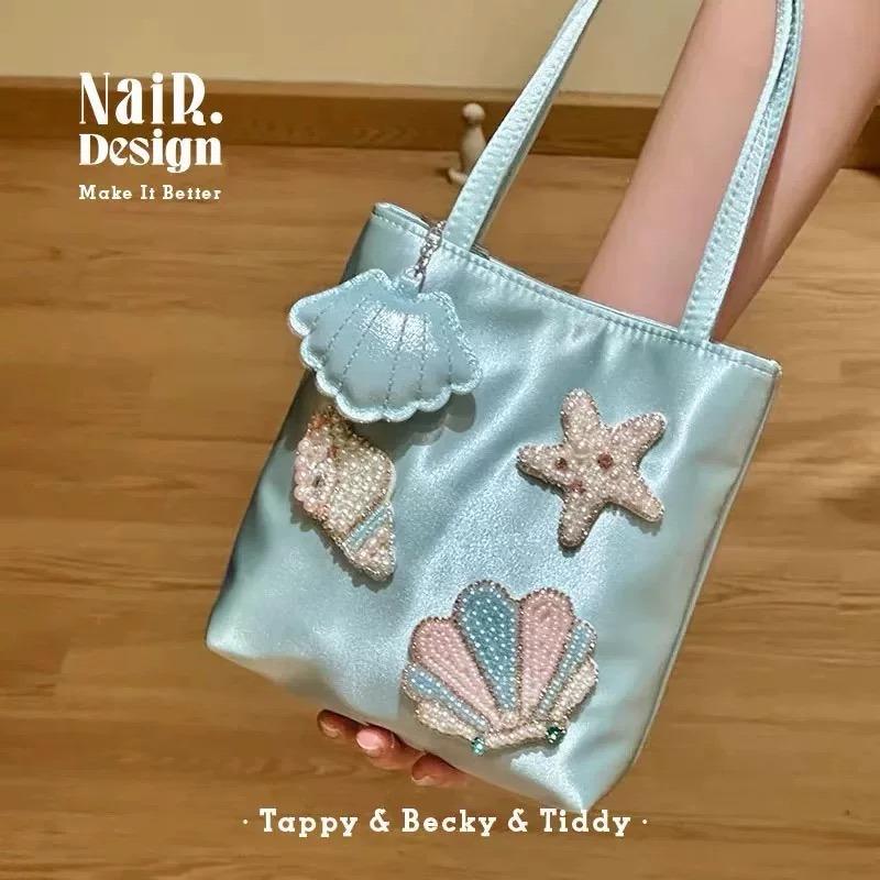 Gulinel satin grape bag bead embroidery hand carry high-end light luxury exquisite new spring and summer handmade bag
Gulinel satin grape bag bead embroidery hand carry high-end light luxury exquisite new spring and summer handmade bag