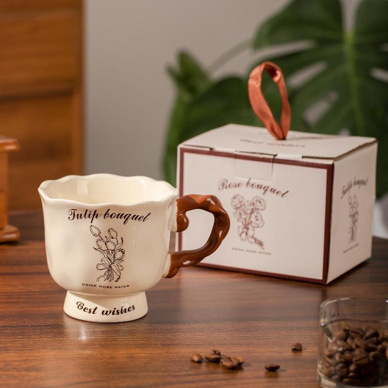 Кружка в кремовом стиле, для дома, высокая ценность, керамическая чашка для воды, креативная кофейная чашка для девочек, чашка для завтрака для пары about 400ml
Кружка в кремовом стиле, для дома, высокая ценность, керамическая чашка для воды, креативная кофейная чашка для девочек, чашка для завтрака для пары about 400ml