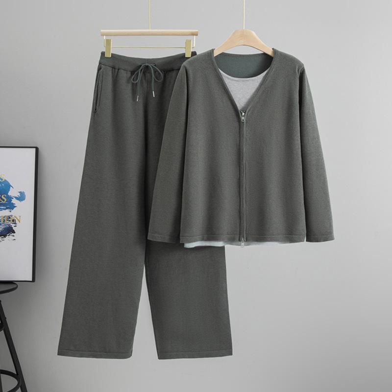 Chic Patchwork Faux Two-Piece Sweater & Wide-Leg Pants Set for Women One Size сірий колір
Chic Patchwork Faux Two-Piece Sweater & Wide-Leg Pants Set for Women One Size сірий колір