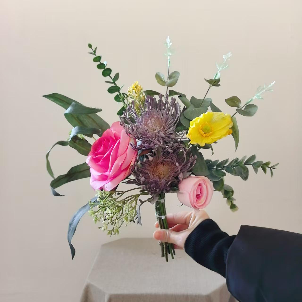 Artistic Modern Luxurious Bouquet Ornaments for Home Décor & Photography Props
Artistic Modern Luxurious Bouquet Ornaments for Home Décor & Photography Props