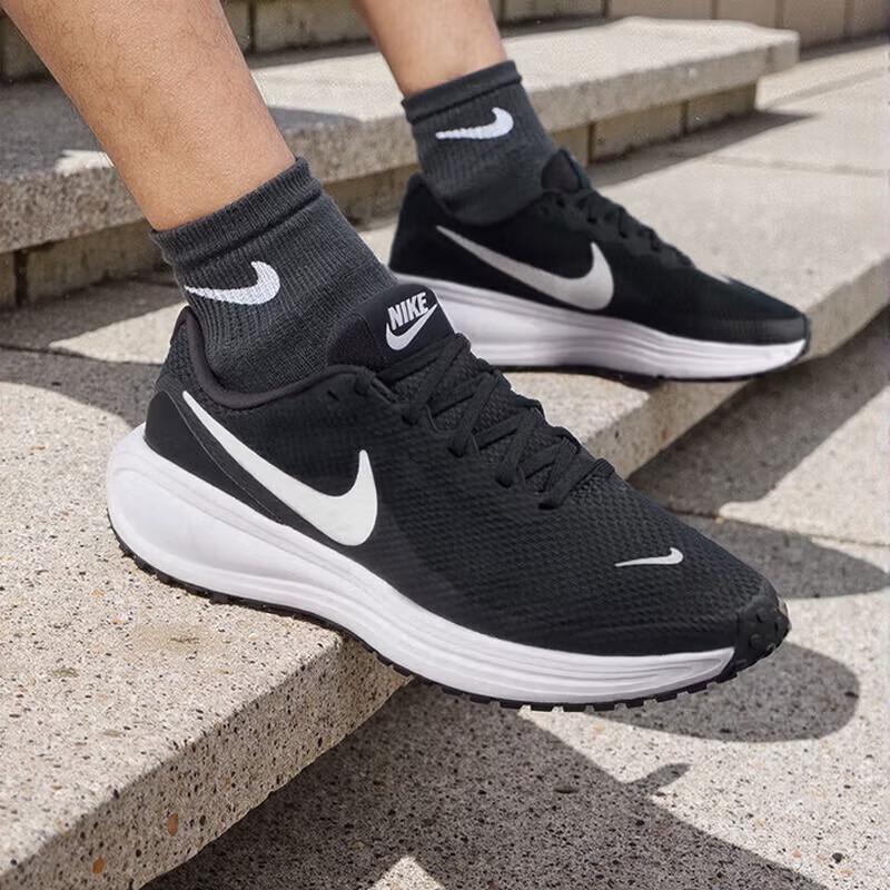 Nike Men s Revolution 8 Running Shoes 40.5
Nike Men s Revolution 8 Running Shoes 40.5