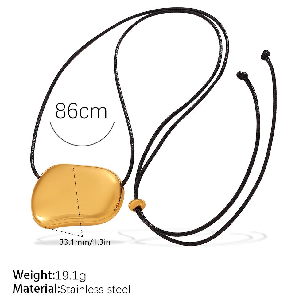 Winter Atmosphere Simple Geometric Pendant Necklace Personalized Black Rope Adjustable Design Fashionable Versatile Sweater Chain
Winter Atmosphere Simple Geometric Pendant Necklace Personalized Black Rope Adjustable Design Fashionable Versatile Sweater Chain