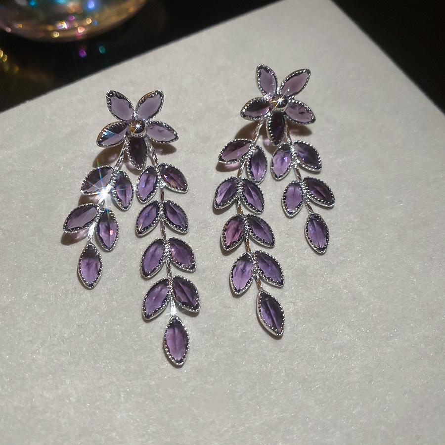 Silver Needle Glass Flower Wheat Tassel Earrings: Elegant Luxury Ear Studs for Women
Silver Needle Glass Flower Wheat Tassel Earrings: Elegant Luxury Ear Studs for Women