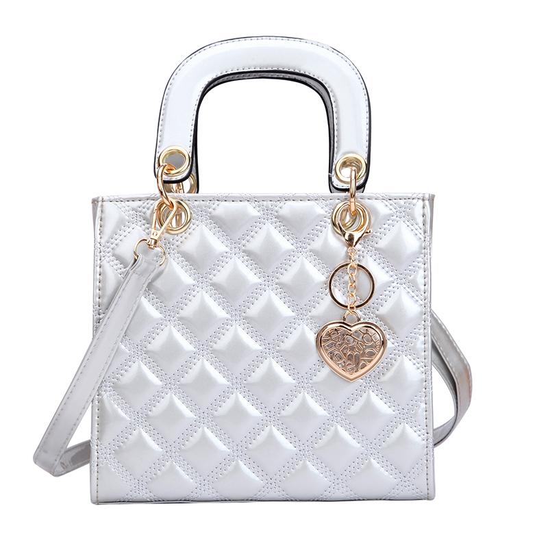 Diamond Stripe Women Handbag Female Luxury Designer Crossbody Bag Leather Shoulder Bag Clutch Purse Brand Tote Bags 18cm
Diamond Stripe Women Handbag Female Luxury Designer Crossbody Bag Leather Shoulder Bag Clutch Purse Brand Tote Bags 18cm