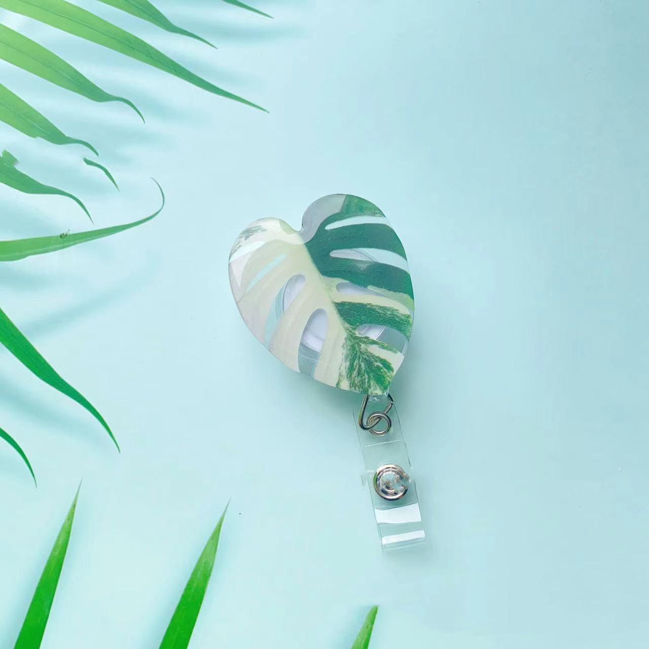 Узор в виде дерева. Зажим для идентификационной бирки медсестры. Держатель бейджа. Катушка. Вращающаяся рабочая карточка. Легко вытягиваемый ремешок. Выдвижные катушки для ремешков.
Узор в виде дерева. Зажим для идентификационной бирки медсестры. Держатель бейджа. Катушка. Вращающаяся рабочая карточка. Легко вытягиваемый ремешок. Выдвижные катушки для ремешков.