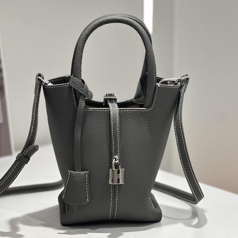 2025 Trendy Togo Cowhide Leather Crossbody & Handheld Bucket Bag Length 14cm, Width 10cm, Height 20cm
2025 Trendy Togo Cowhide Leather Crossbody & Handheld Bucket Bag Length 14cm, Width 10cm, Height 20cm