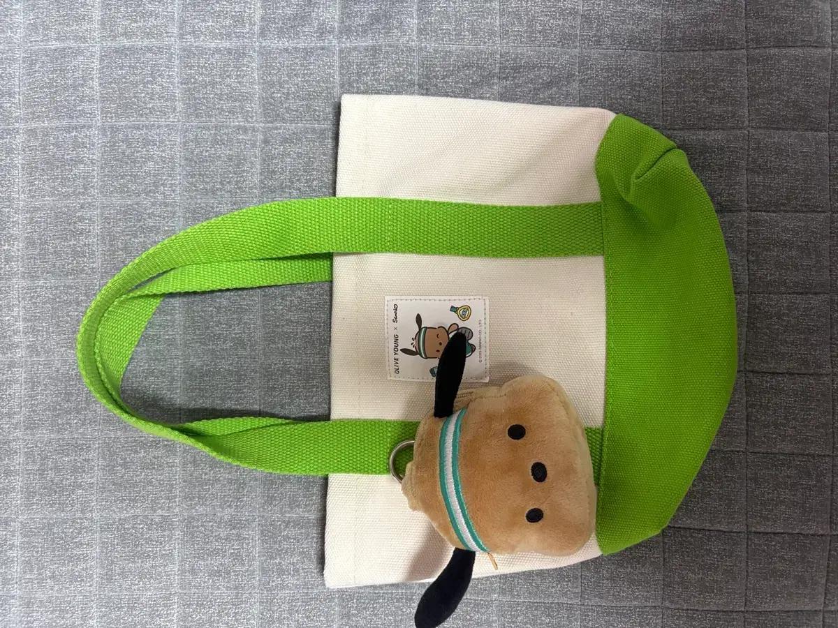 Olive Young x Sanrio Сумка-шопер Почако
Olive Young x Sanrio Сумка-шопер Почако