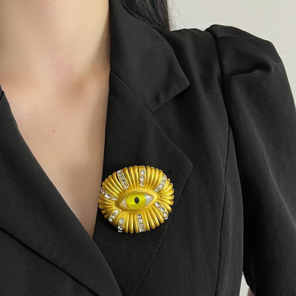 Vintage Rhinestone Eye Earrings Temperament Ring Suit Brooch Ladies Fashion Elegant Fashion Jewelry Accessories resizable
Vintage Rhinestone Eye Earrings Temperament Ring Suit Brooch Ladies Fashion Elegant Fashion Jewelry Accessories resizable