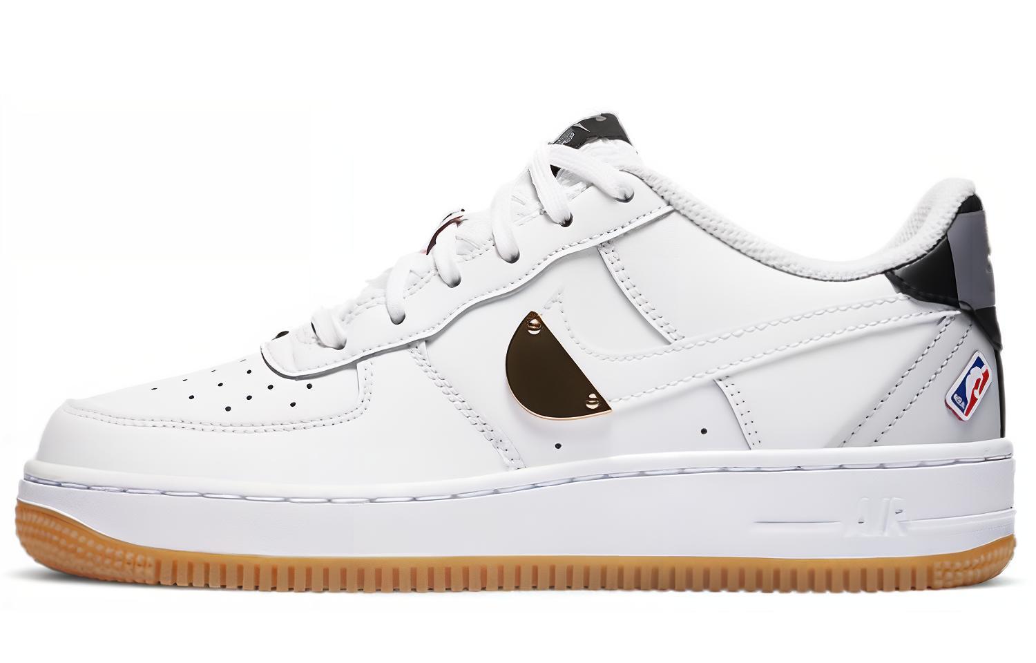 Nike NBA X Air Force 1 LV8 1 HO20 White GS CT3842-100 36
Nike NBA X Air Force 1 LV8 1 HO20 White GS CT3842-100 36