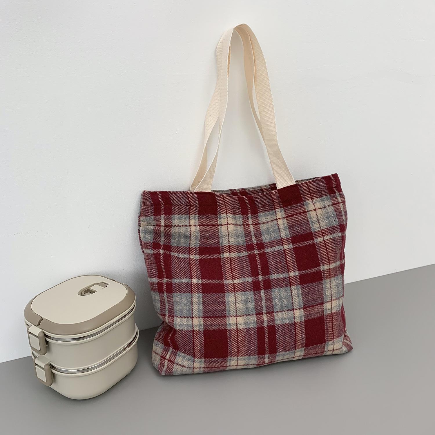 Checkered Large-capacity Canvas Tote Bag for Commuting
Checkered Large-capacity Canvas Tote Bag for Commuting