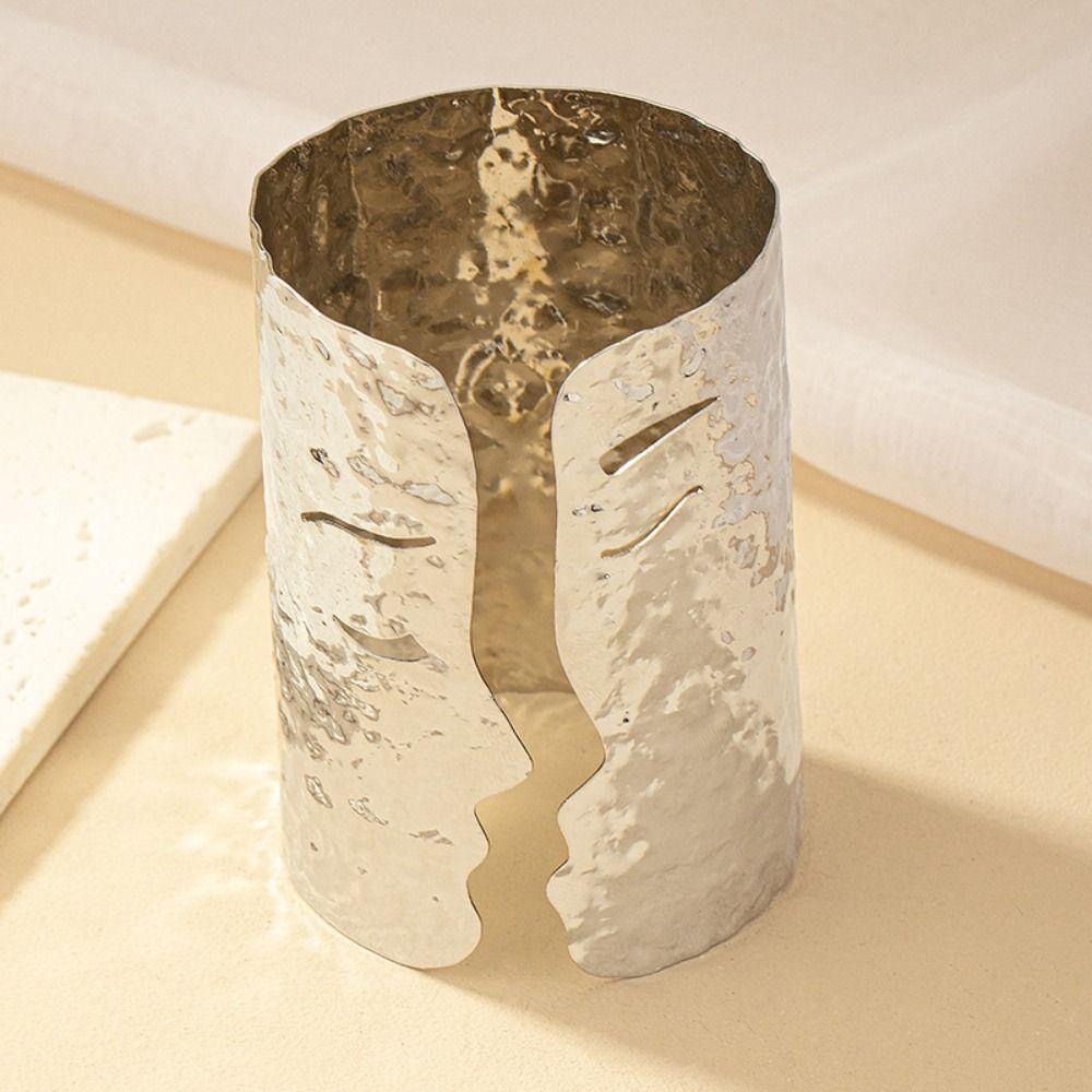 Minority Design Human Face Wide Open Bangle Europe American Style Exaggerated Bracelet Women золотий
Minority Design Human Face Wide Open Bangle Europe American Style Exaggerated Bracelet Women золотий