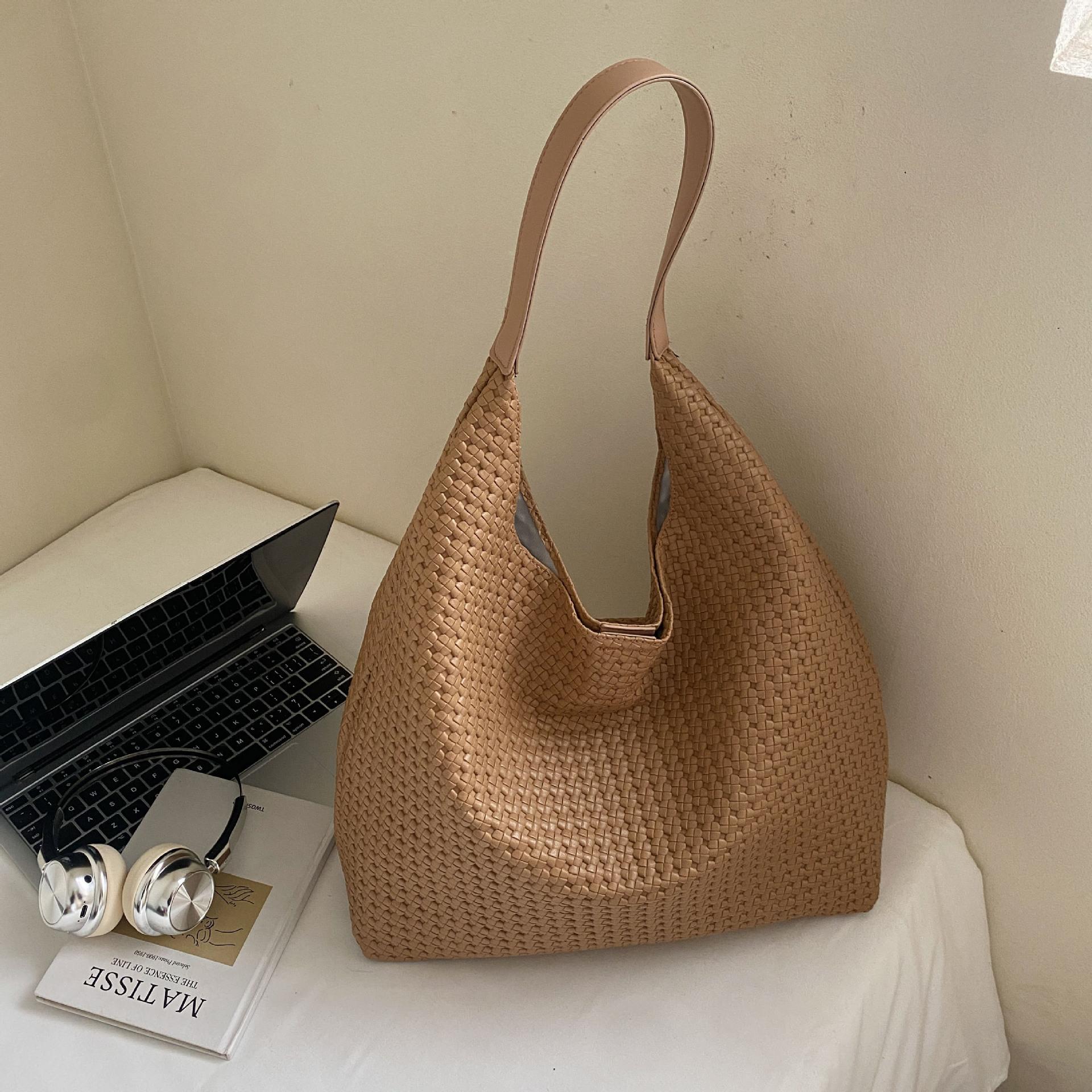 Korean version of fashionable retro large-capacity bucket bag women s fashion new casual commuting soft-faced underarm shoulder bag tide абрикосовый
Korean version of fashionable retro large-capacity bucket bag women s fashion new casual commuting soft-faced underarm shoulder bag tide абрикосовый