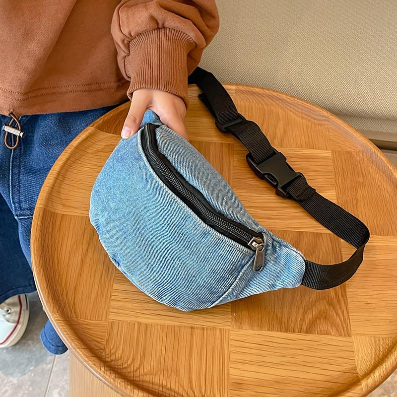 Cute Casual Unisex Kids Denim Crossbody Bag Ideal For Toddlers And Young Children світло-синій колір
Cute Casual Unisex Kids Denim Crossbody Bag Ideal For Toddlers And Young Children світло-синій колір