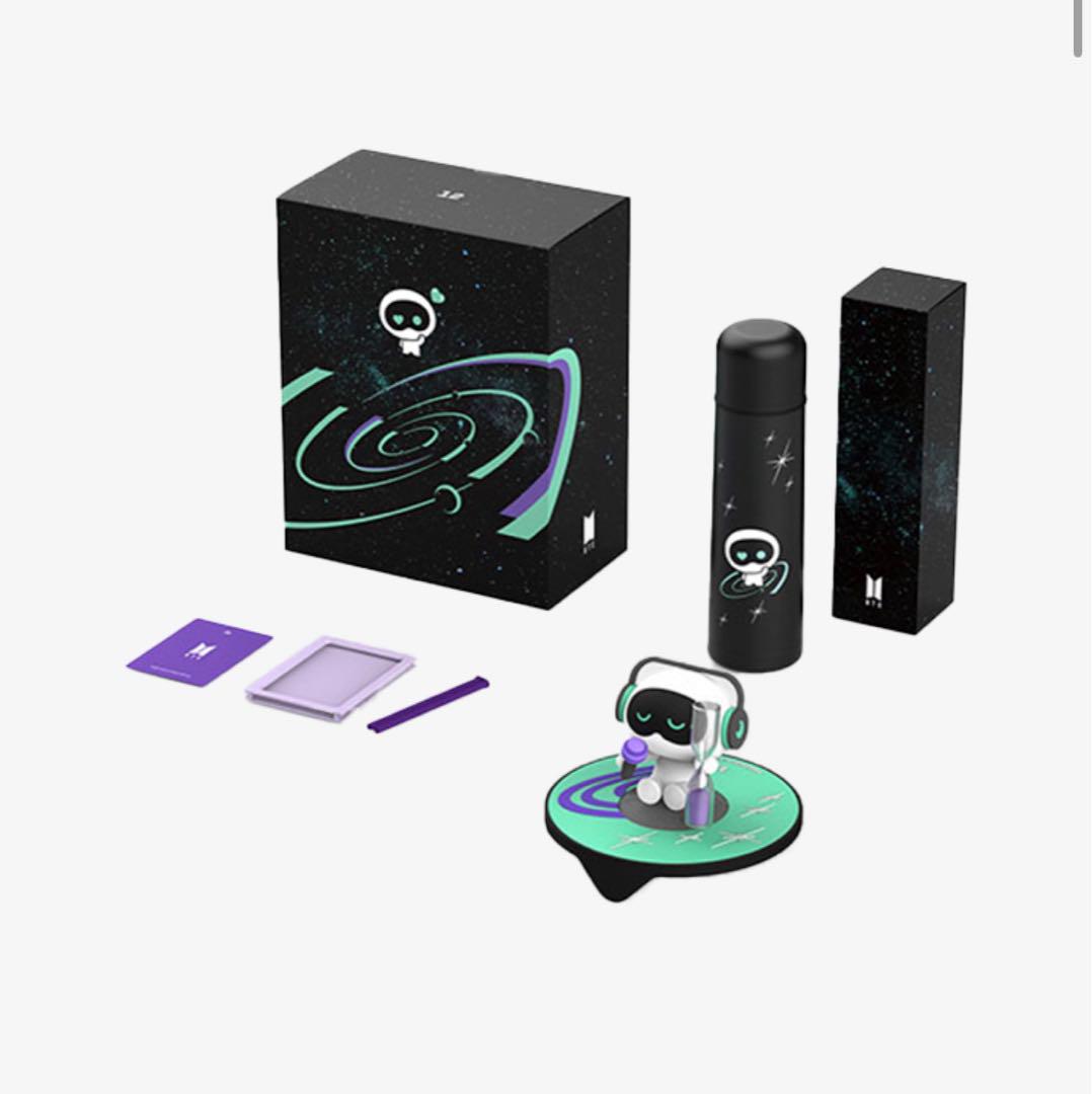 Использованный BTS OFFICIAL FANCLUB MERCH BOX 12 JIN Полный комплект 
Использованный BTS OFFICIAL FANCLUB MERCH BOX 12 JIN Полный комплект